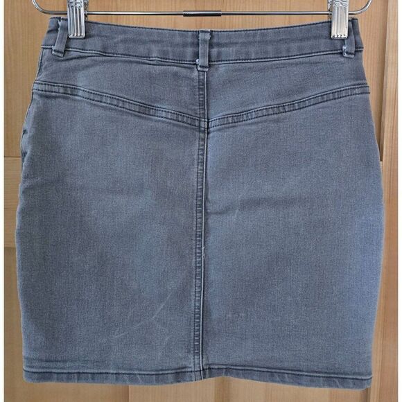 H&M Gray Denim Mini Skirt With Black Embroidered Tribal Design Size 6 Aztec - Picture 3 of 7